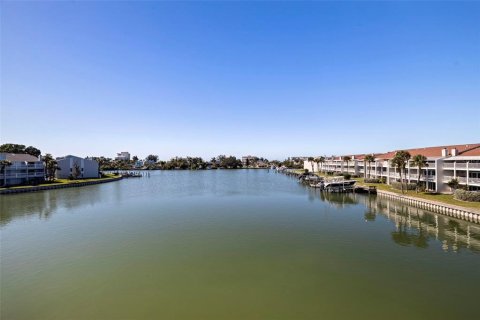 Touwnhouse à vendre à Treasure Island, Floride: 3 chambres, 172.33 m2 № 2427082 - photo 30