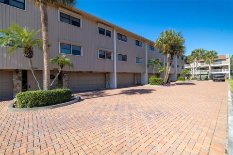 Touwnhouse à vendre à Treasure Island, Floride: 3 chambres, 172.33 m2 № 2427082 - photo 3