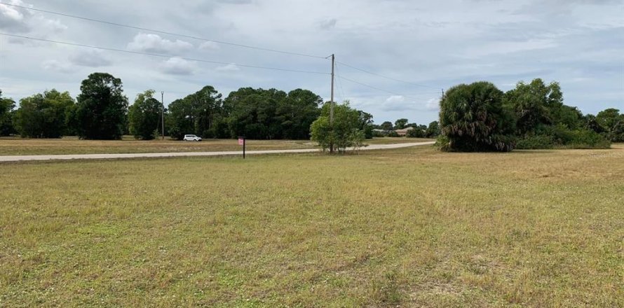 Land in Cape Coral, Florida № 1761926