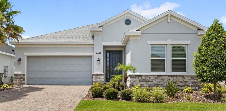 House in Clermont, Florida 4 bedrooms, 220.46 sq.m. № 2236310