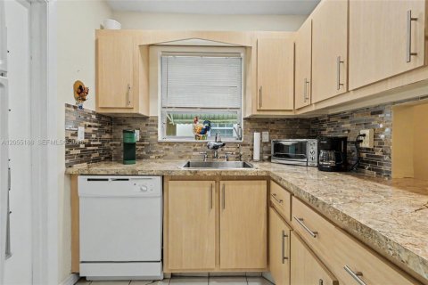 Condominio en venta en Hollywood, Florida, 2 dormitorios, 78.04 m2 № 2190366 - foto 2