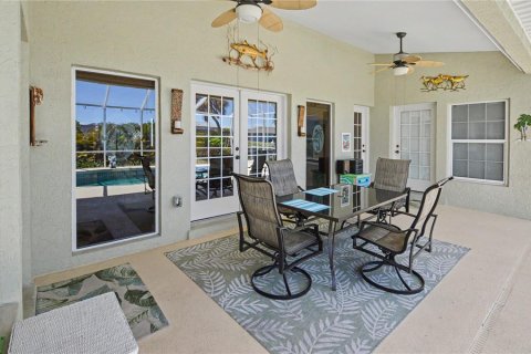 House in Port Charlotte, Florida 3 bedrooms, 197.97 sq.m. № 2147619 - photo 15