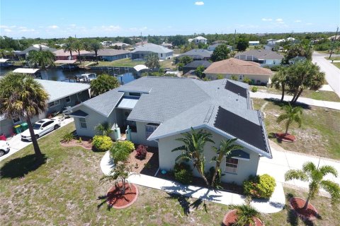 Villa ou maison à Port Charlotte, Floride 3 chambres, 197.97 m2 № 2147619