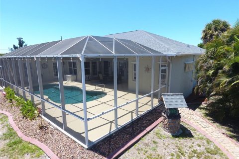 House in Port Charlotte, Florida 3 bedrooms, 197.97 sq.m. № 2147619 - photo 8