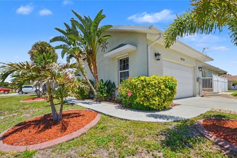 House in Port Charlotte, Florida 3 bedrooms, 197.97 sq.m. № 2147619 - photo 3