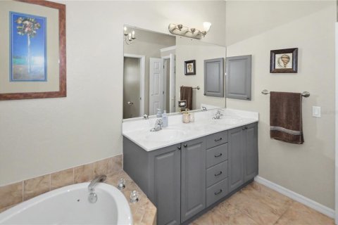 House in Port Charlotte, Florida 3 bedrooms, 197.97 sq.m. № 2147619 - photo 28