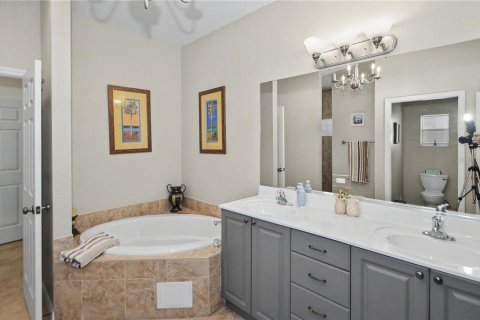 House in Port Charlotte, Florida 3 bedrooms, 197.97 sq.m. № 2147619 - photo 29