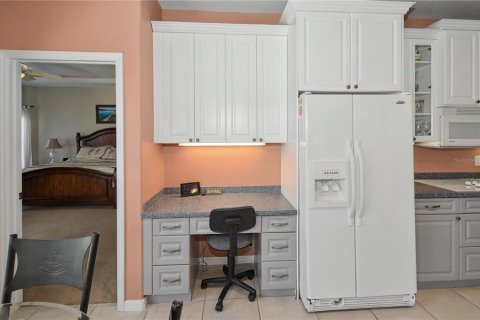 House in Port Charlotte, Florida 3 bedrooms, 197.97 sq.m. № 2147619 - photo 23