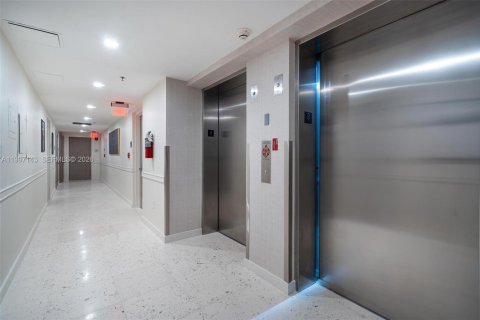 Copropriété à louer à Miami Beach, Floride: 2 chambres, 145.58 m2 № 2256136 - photo 8