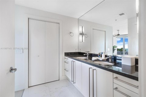 Copropriété à louer à Miami Beach, Floride: 2 chambres, 145.58 m2 № 2256136 - photo 13