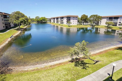 Condominio en venta en Tamarac, Florida, 2 dormitorios, 117.99 m2 № 1049998 - foto 1