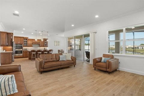 House in Winter Garden, Florida 5 bedrooms, 271.92 sq.m. № 1826227 - photo 11