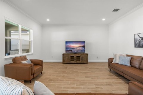 House in Winter Garden, Florida 5 bedrooms, 271.92 sq.m. № 1826227 - photo 9