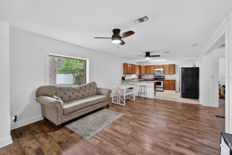 House in Lakeland, Florida 4 bedrooms, 137.5 sq.m. № 1900292 - photo 11