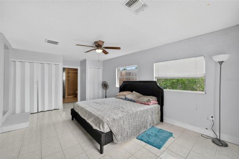 House in Lakeland, Florida 4 bedrooms, 137.5 sq.m. № 1900292 - photo 13