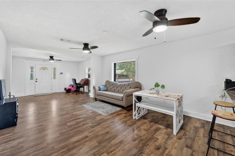House in Lakeland, Florida 4 bedrooms, 137.5 sq.m. № 1900292 - photo 23