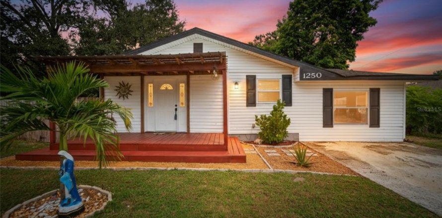 House in Lakeland, Florida 4 bedrooms, 137.5 sq.m. № 1900292