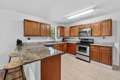 House in Lakeland, Florida 4 bedrooms, 137.5 sq.m. № 1900292 - photo 5