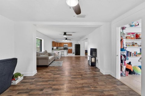 House in Lakeland, Florida 4 bedrooms, 137.5 sq.m. № 1900292 - photo 19