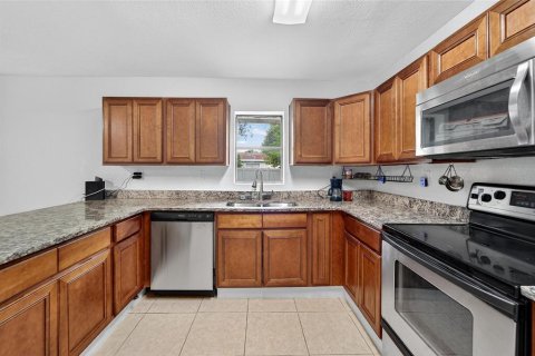 House in Lakeland, Florida 4 bedrooms, 137.5 sq.m. № 1900292 - photo 8