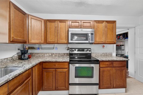 House in Lakeland, Florida 4 bedrooms, 137.5 sq.m. № 1900292 - photo 6