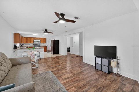 House in Lakeland, Florida 4 bedrooms, 137.5 sq.m. № 1900292 - photo 7