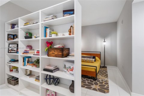 Condominio en alquiler en Miami, Florida, 2 dormitorios, 102.19 m2 № 1965732 - foto 12