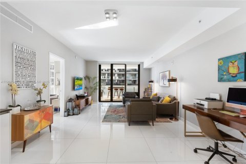 Condominio en alquiler en Miami, Florida, 2 dormitorios, 102.19 m2 № 1965732 - foto 3