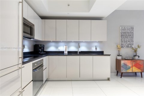 Condominio en alquiler en Miami, Florida, 2 dormitorios, 102.19 m2 № 1965732 - foto 11