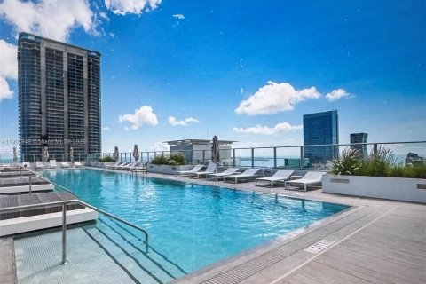 Condominio en alquiler en Miami, Florida, 2 dormitorios, 102.19 m2 № 1965732 - foto 1