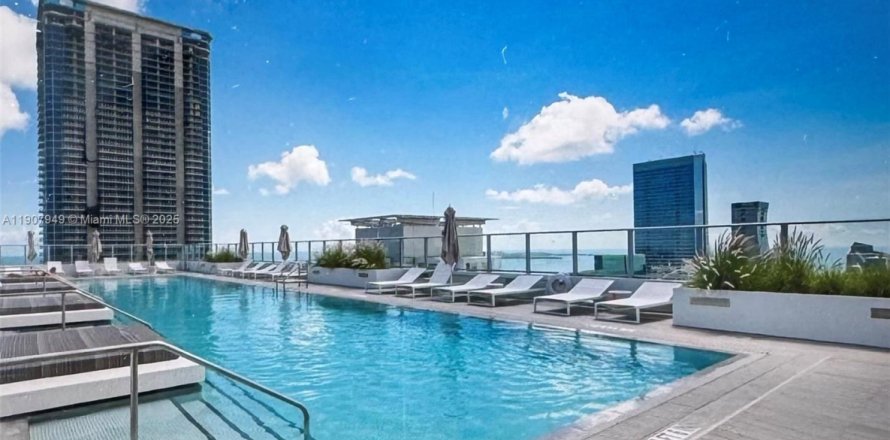 Condominio en Miami, Florida, 2 dormitorios  № 1965732