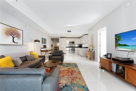 Condominio en alquiler en Miami, Florida, 2 dormitorios, 102.19 m2 № 1965732 - foto 6