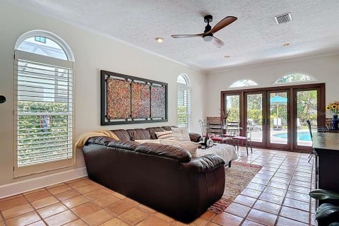 House in Tampa, Florida 4 bedrooms, 294.87 sq.m. № 1918843 - photo 20