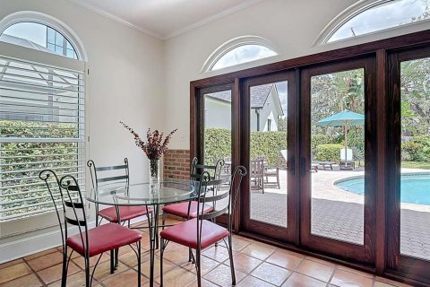 House in Tampa, Florida 4 bedrooms, 294.87 sq.m. № 1918843 - photo 16