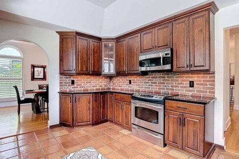 House in Tampa, Florida 4 bedrooms, 294.87 sq.m. № 1918843 - photo 14