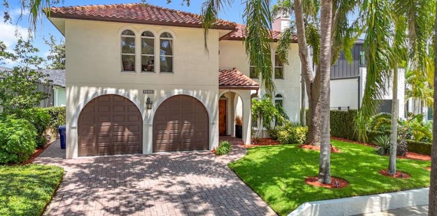 House in Tampa, Florida 4 bedrooms, 294.87 sq.m. № 1918843