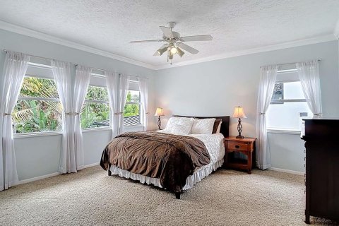 House in Tampa, Florida 4 bedrooms, 294.87 sq.m. № 1918843 - photo 23