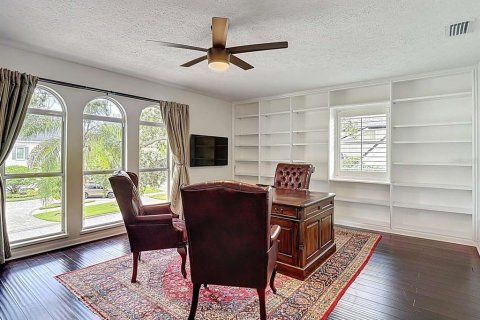 House in Tampa, Florida 4 bedrooms, 294.87 sq.m. № 1918843 - photo 28