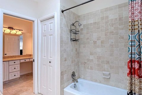 House in Tampa, Florida 4 bedrooms, 294.87 sq.m. № 1918843 - photo 26