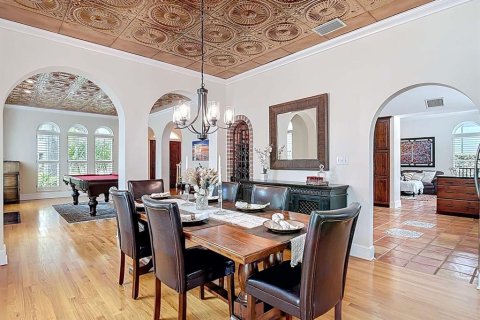 House in Tampa, Florida 4 bedrooms, 294.87 sq.m. № 1918843 - photo 9