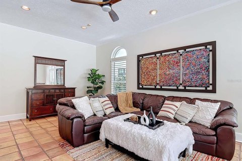 House in Tampa, Florida 4 bedrooms, 294.87 sq.m. № 1918843 - photo 18
