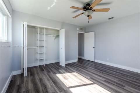 House in Dania Beach, Florida 3 bedrooms, 144 sq.m. № 2030698 - photo 24