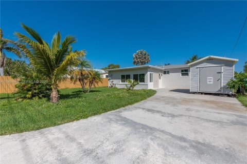 House in Dania Beach, Florida 3 bedrooms, 144 sq.m. № 2030698 - photo 30