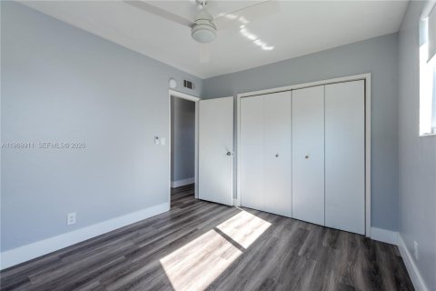 House in Dania Beach, Florida 3 bedrooms, 144 sq.m. № 2030698 - photo 19