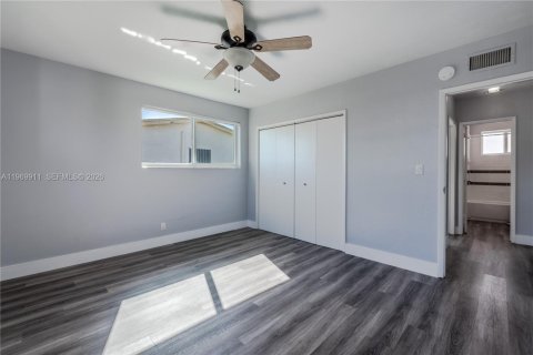 House in Dania Beach, Florida 3 bedrooms, 144 sq.m. № 2030698 - photo 22