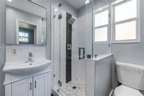 House in Dania Beach, Florida 3 bedrooms, 144 sq.m. № 2030698 - photo 15