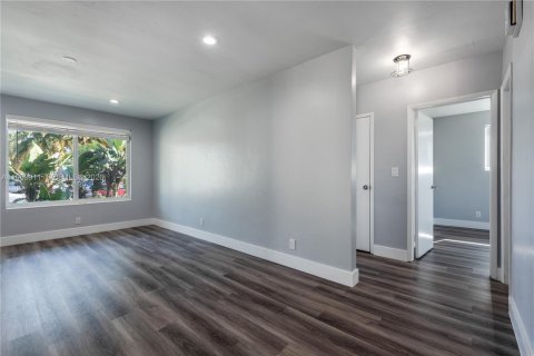 House in Dania Beach, Florida 3 bedrooms, 144 sq.m. № 2030698 - photo 16