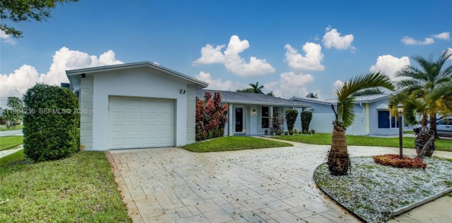 Дом в Холливуд, Флорида 3 спальни, 153.38м2 № 2026211