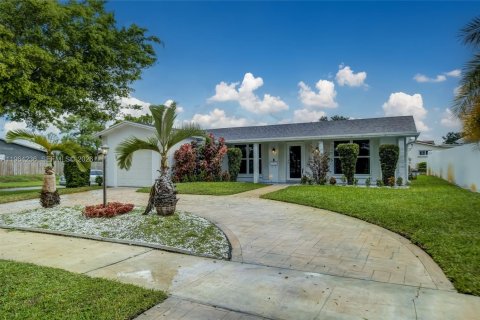 Снять в аренду виллу или дом в Холливуд, Флорида 3 спальни, 153.38м2, № 2026211 - фото 3