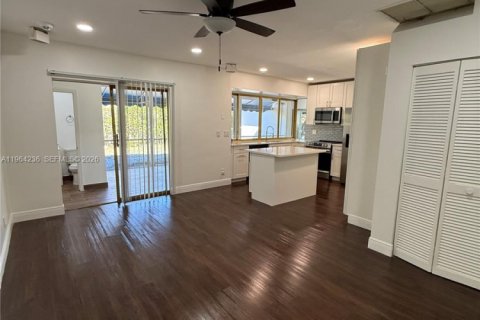 Снять в аренду виллу или дом в Холливуд, Флорида 3 спальни, 153.38м2, № 2026211 - фото 12